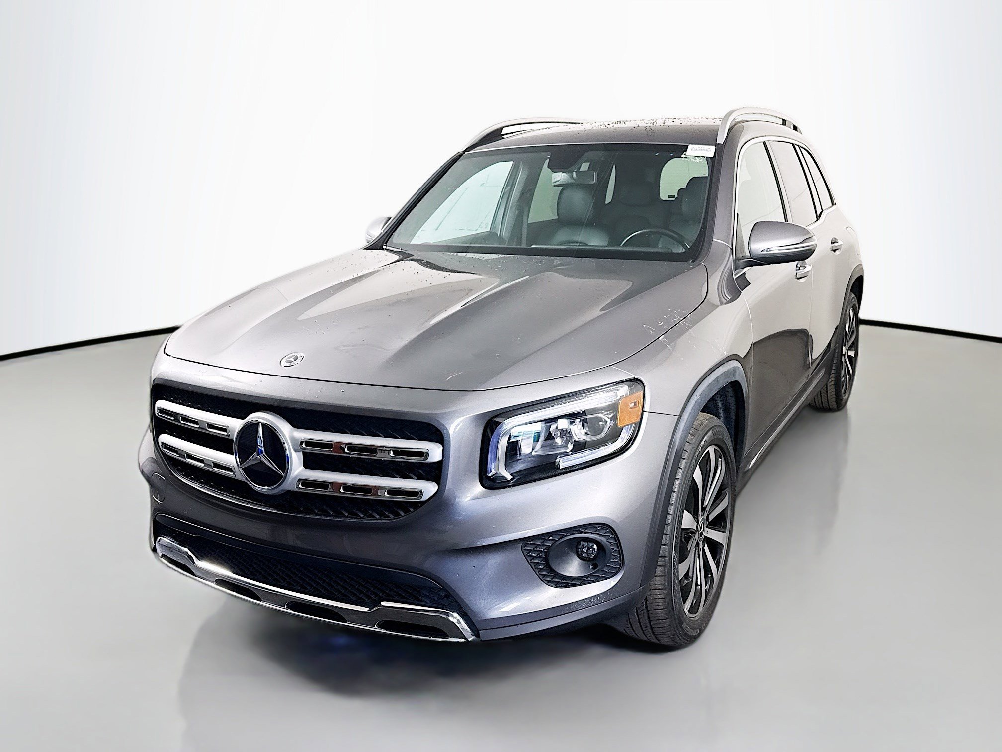 Used 2022 Mercedes-Benz GLB 250 w/ Premium Package Lite image 4