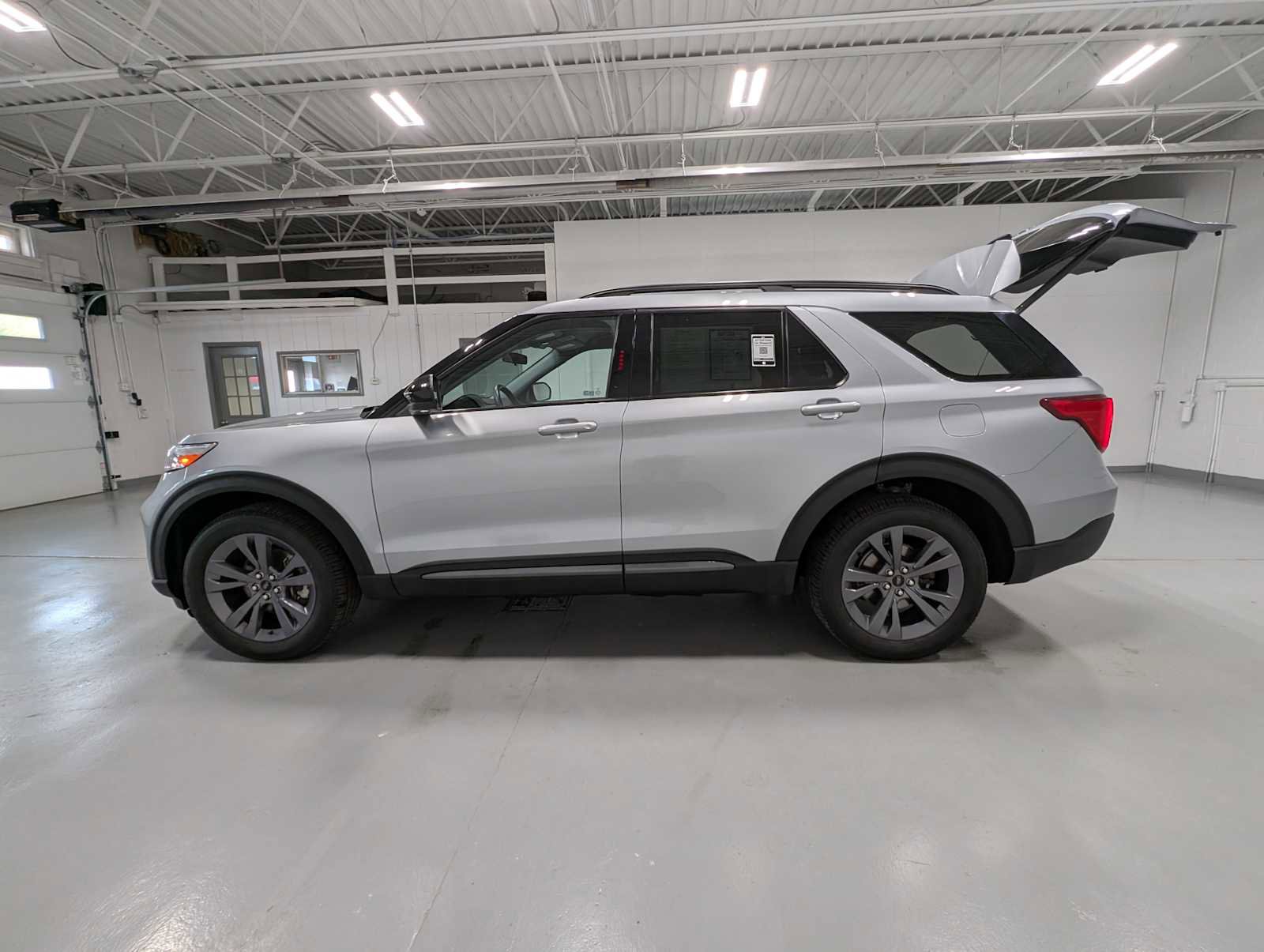 Certified 2023 Ford Explorer XLT w/ Equipment Group 202A AWD/4WD image 12