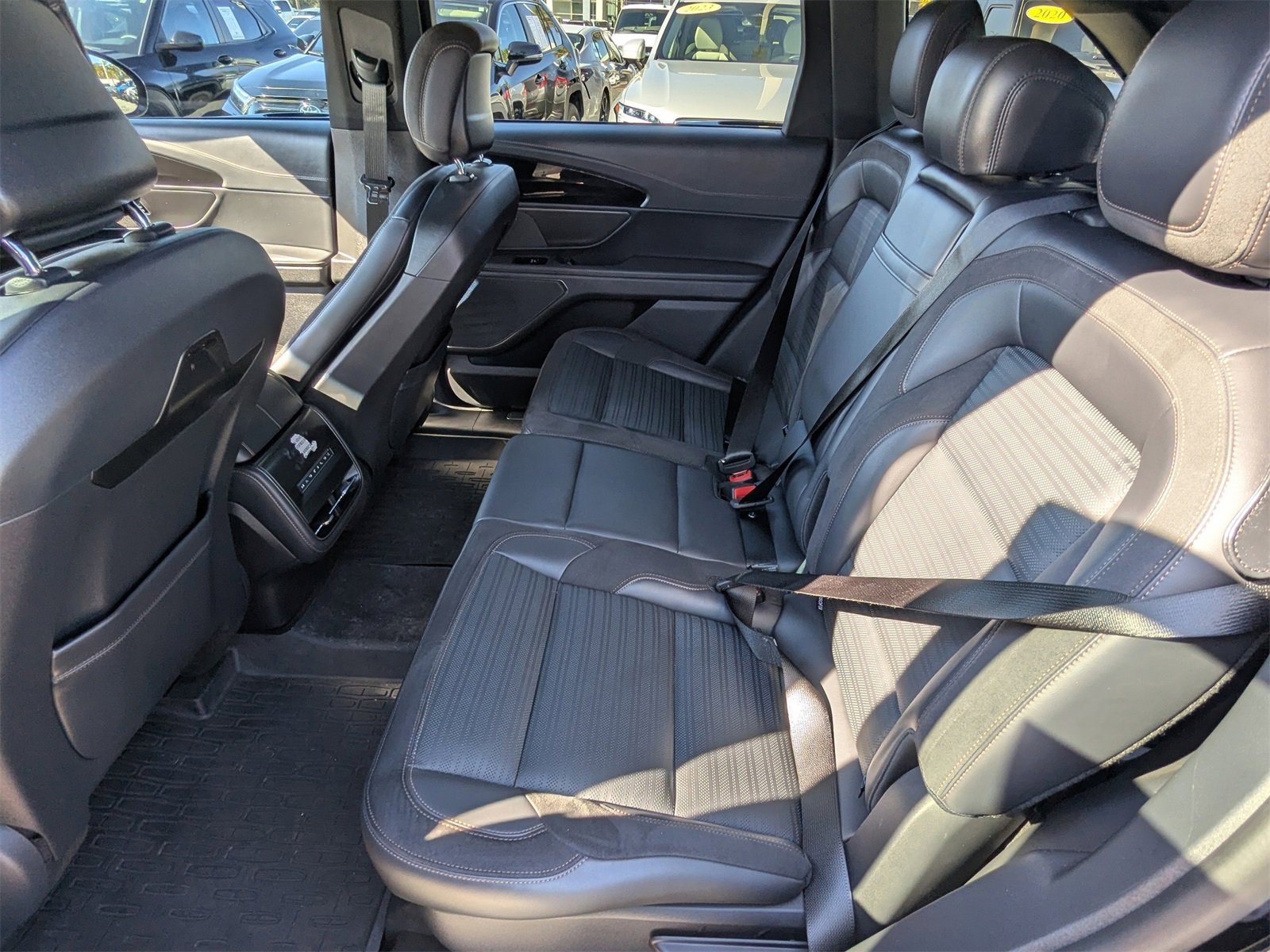 Used 2024 Lincoln Nautilus Reserve w/ Jet Appearance Package (87T) image 15