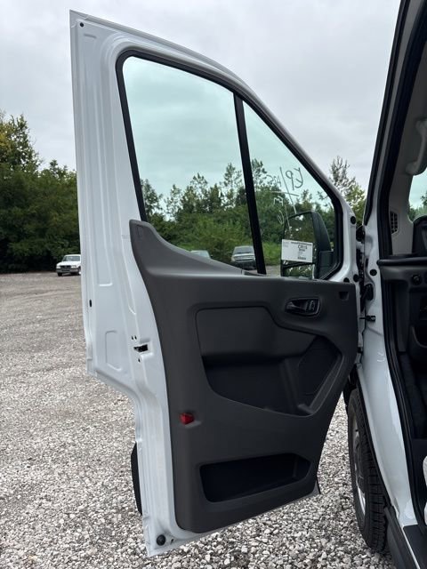 New 2025 Ford Transit 250 148 Medium Roof image 18