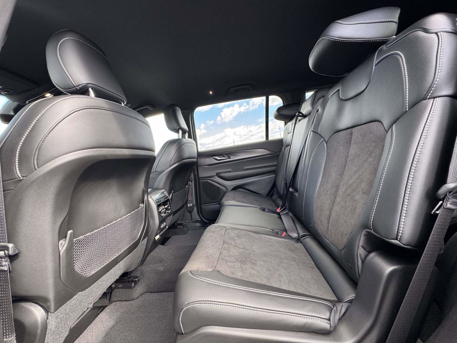 New 2025 Jeep Grand Cherokee L Laredo AWD/4WD image 17