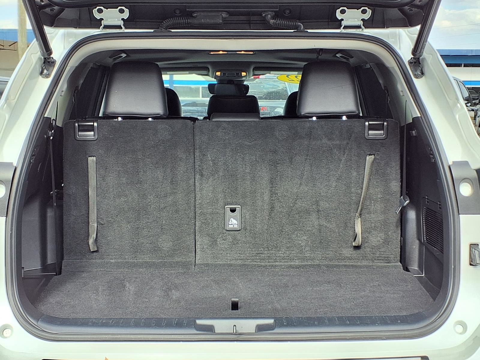 Used 2022 Toyota Highlander XLE image 6