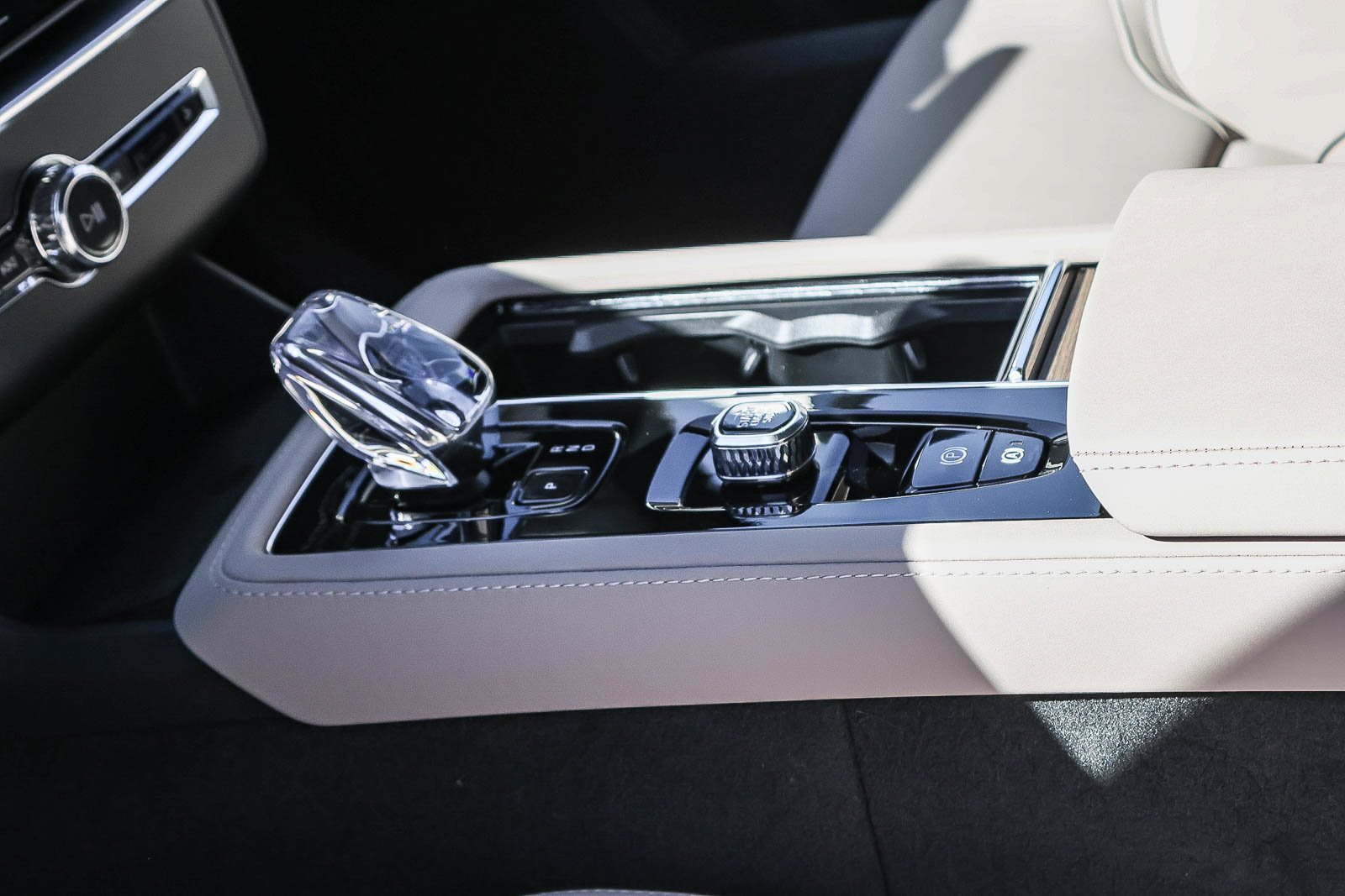 New 2026 Volvo XC90 B5 Plus w/ Protection Package AWD/4WD image 27