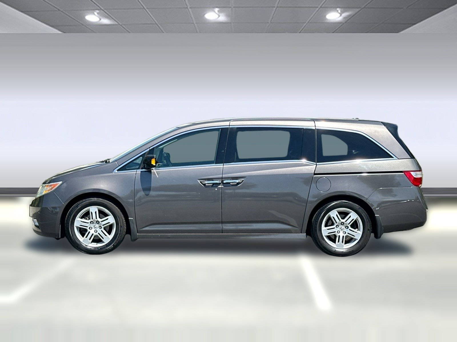 Used 2013 Honda Odyssey Touring image 2