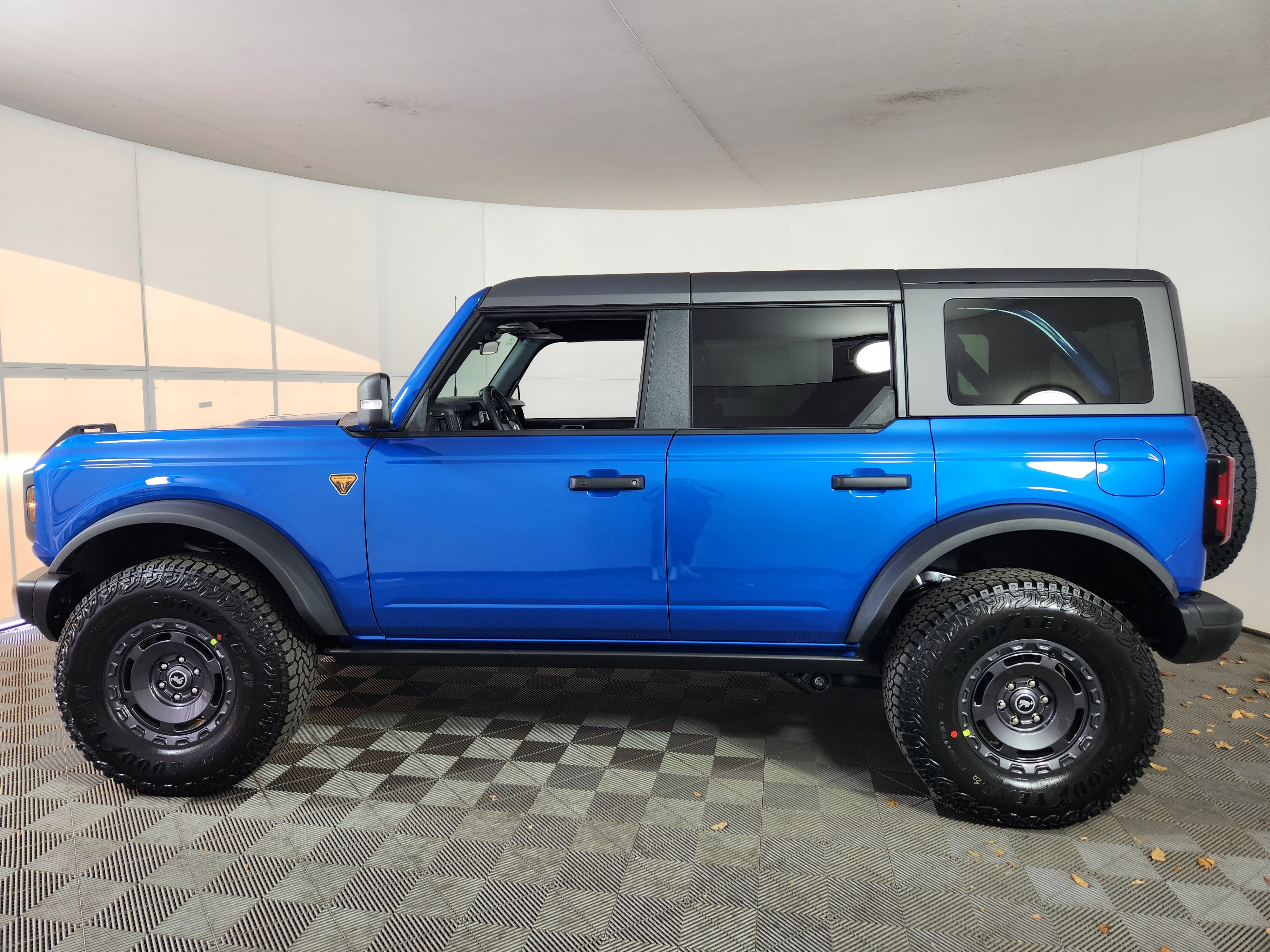 New 2025 Ford Bronco Badlands image 4