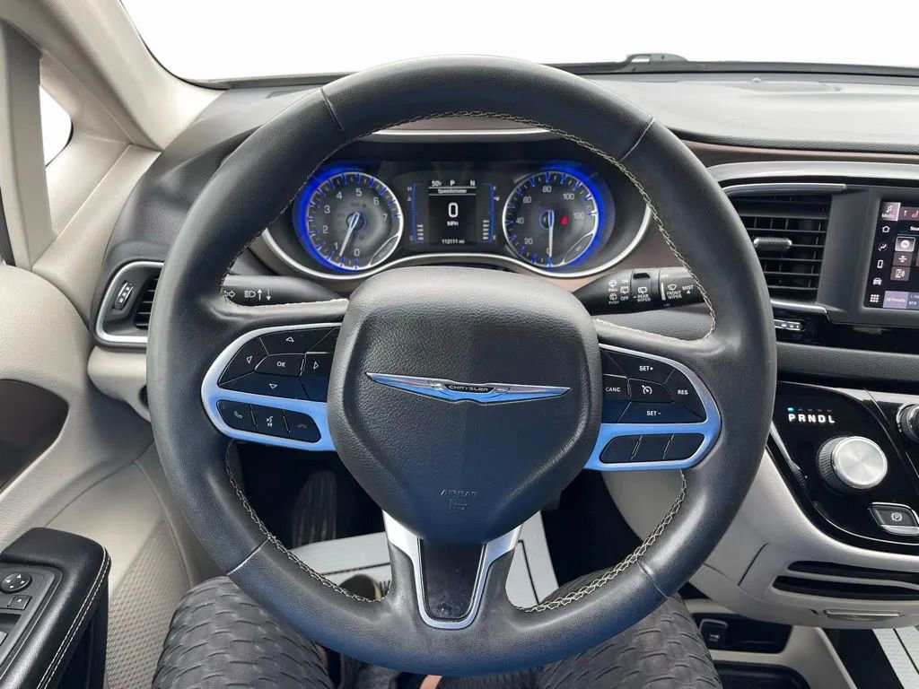 Used 2022 Chrysler Voyager LX image 15