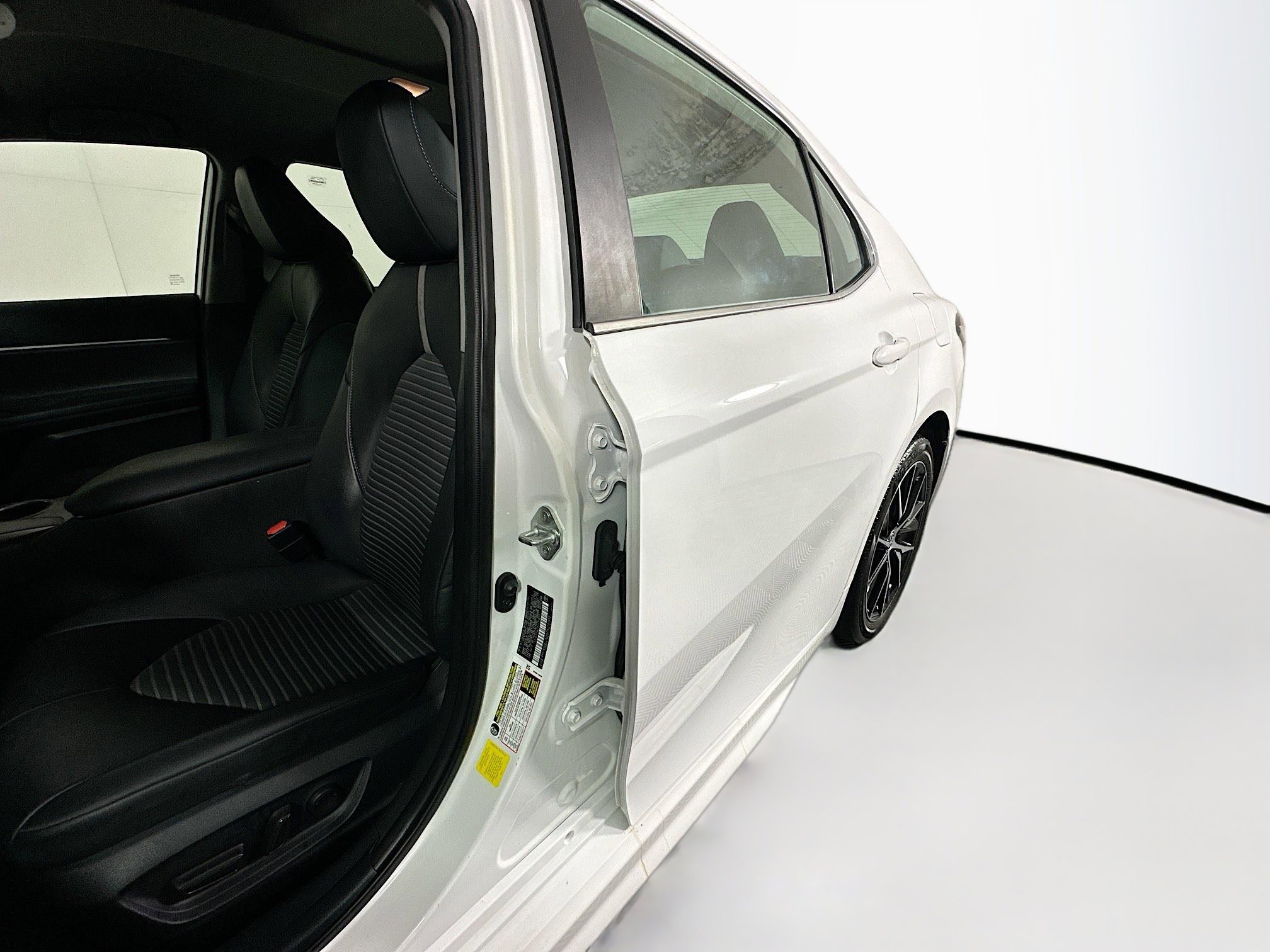 Used 2023 Toyota Camry SE FWD image 12