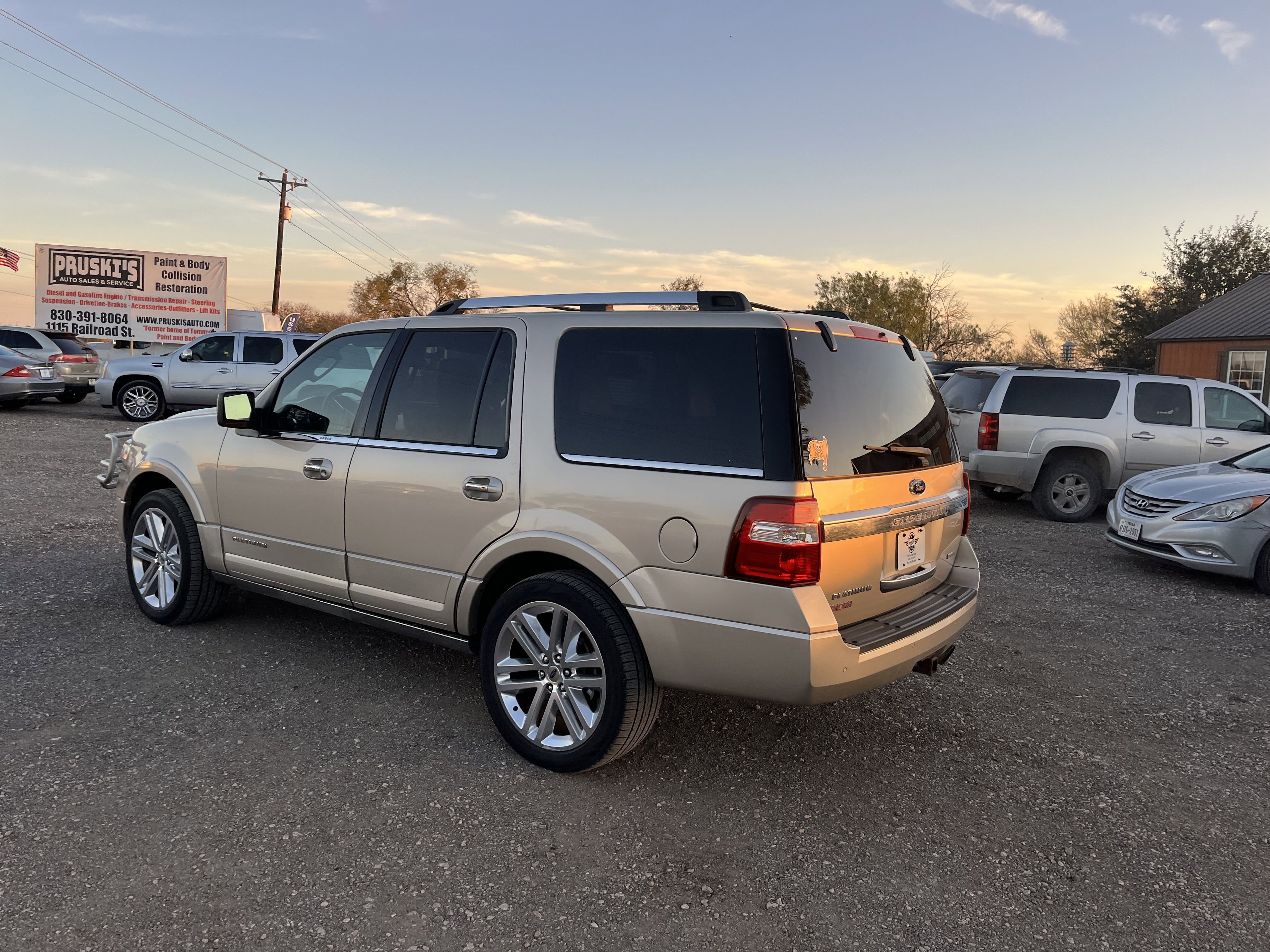 Used 2017 Ford Expedition Platinum image 4