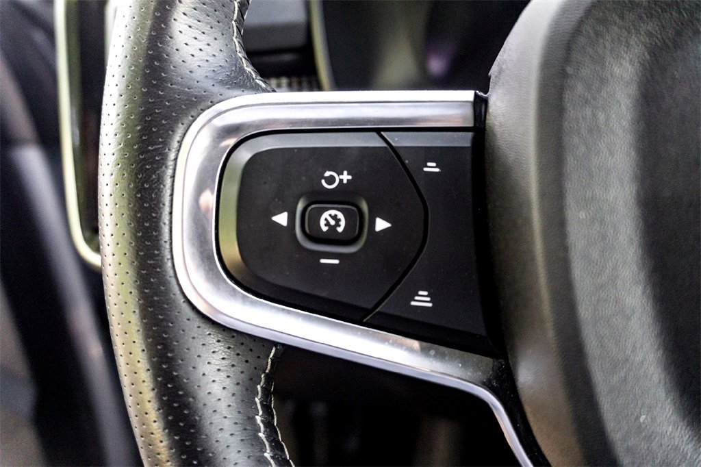 Used 2021 Volvo XC40 P8 Recharge image 18