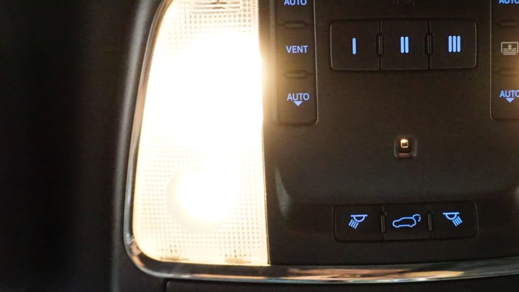 Certified 2017 Jeep Grand Cherokee Overland image 40