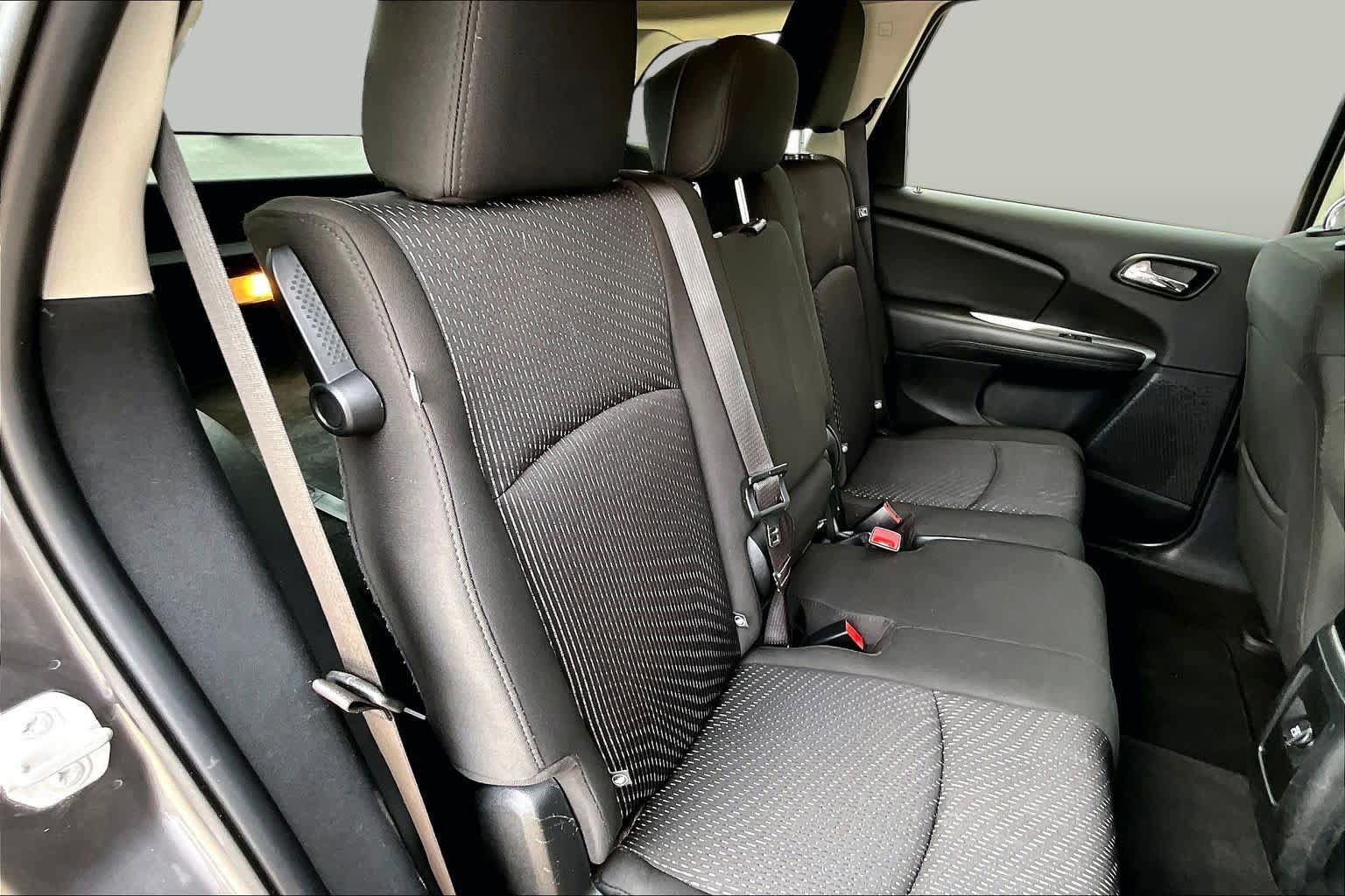 Used 2019 Dodge Journey SE w/ Connectivity Group FWD image 18