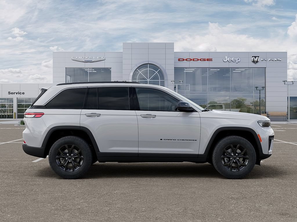 New 2026 Jeep Grand Cherokee Altitude AWD/4WD image 21