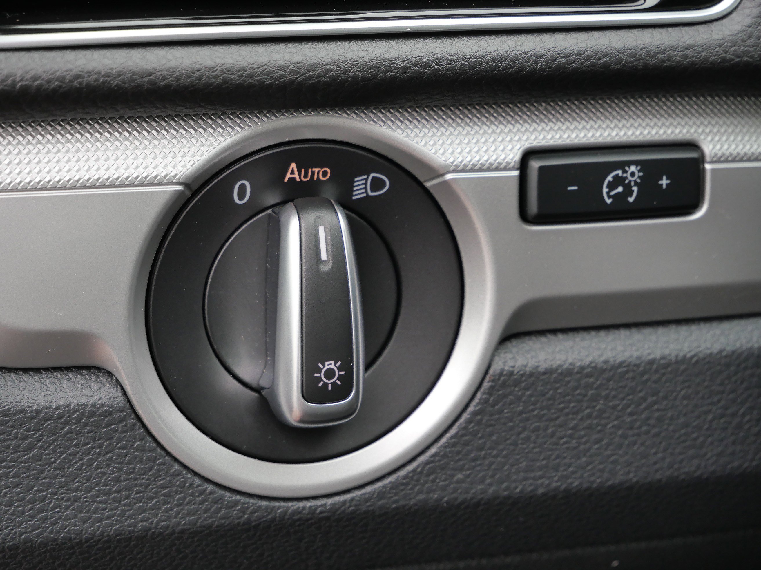 Used 2019 Volkswagen Passat 2.0T Wolfsburg image 21