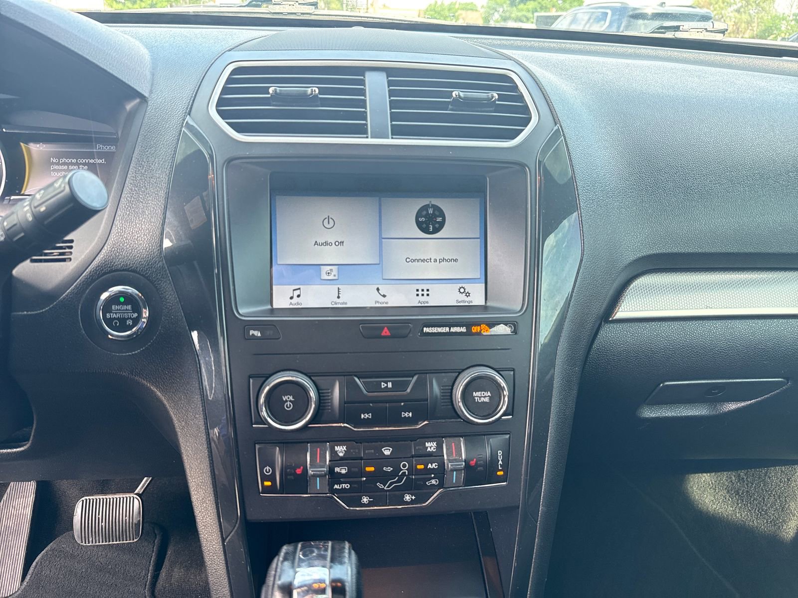 Used 2018 Ford Explorer XLT w/ Equipment Group 202A AWD/4WD image 22
