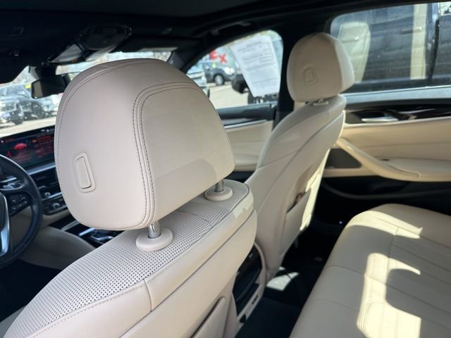 Used 2021 BMW 530i xDrive w/ Premium Package image 10