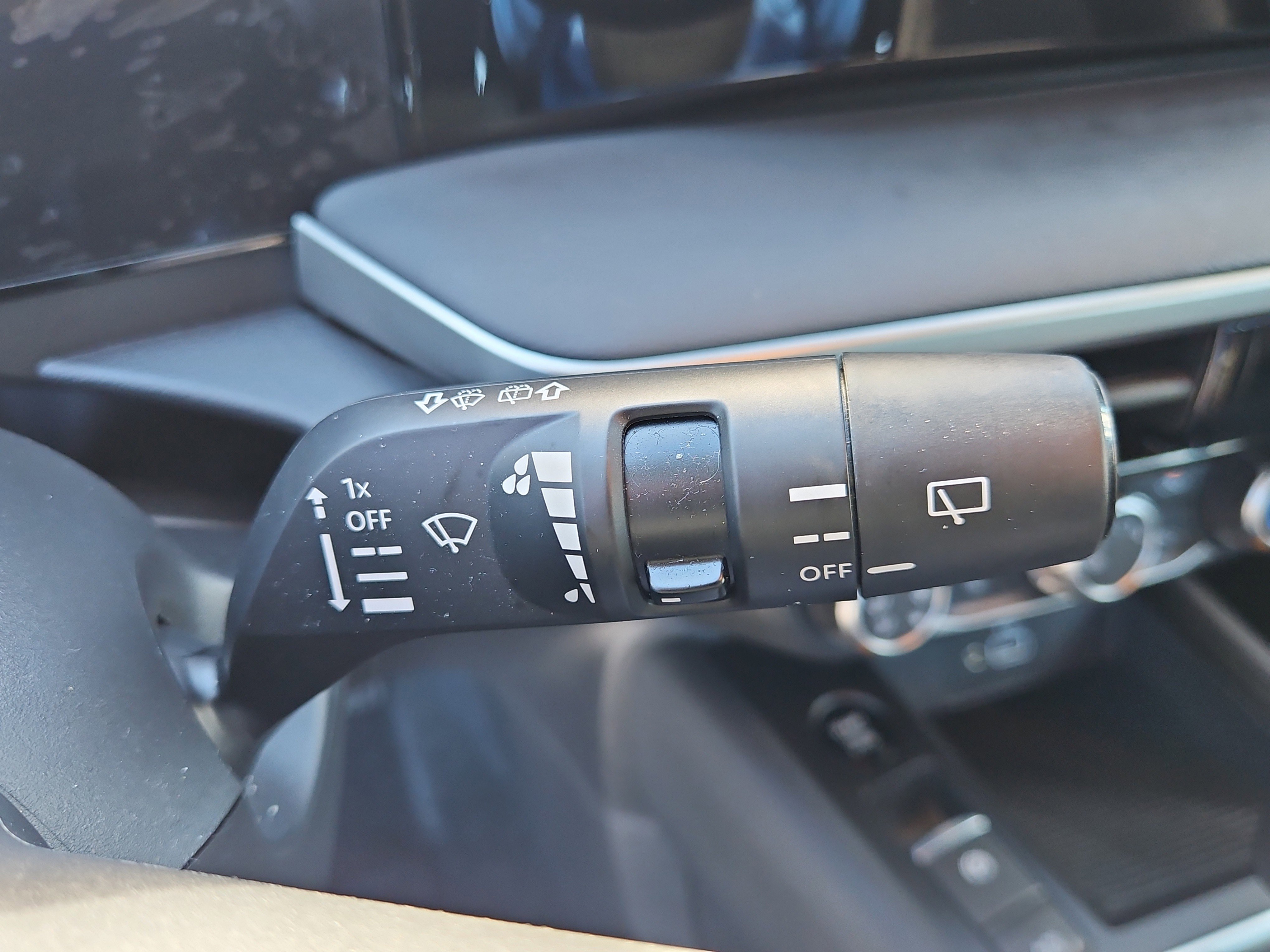 Used 2025 Nissan Kicks S FWD image 18