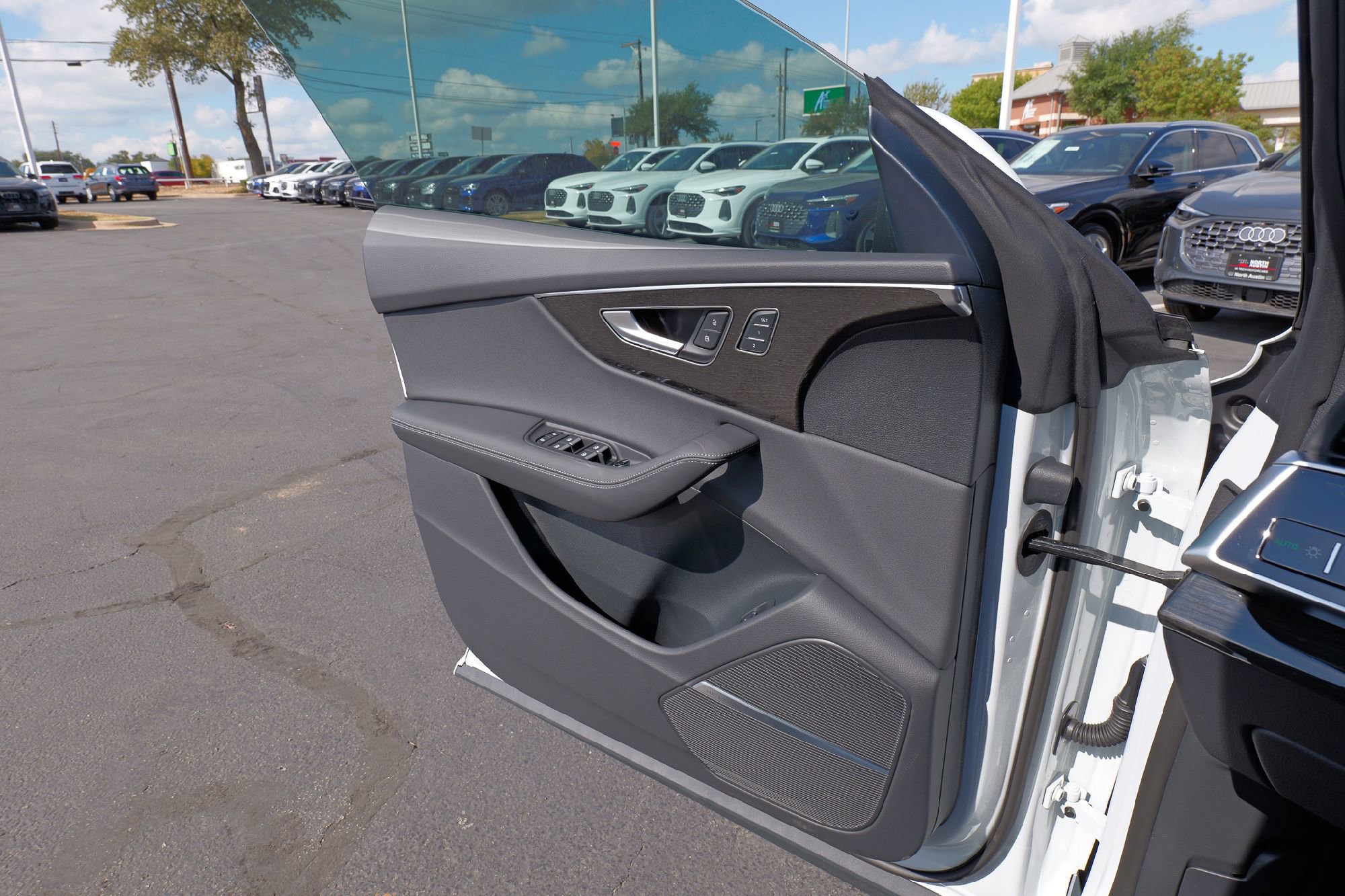 New 2025 Audi Q8 Premium Plus image 29