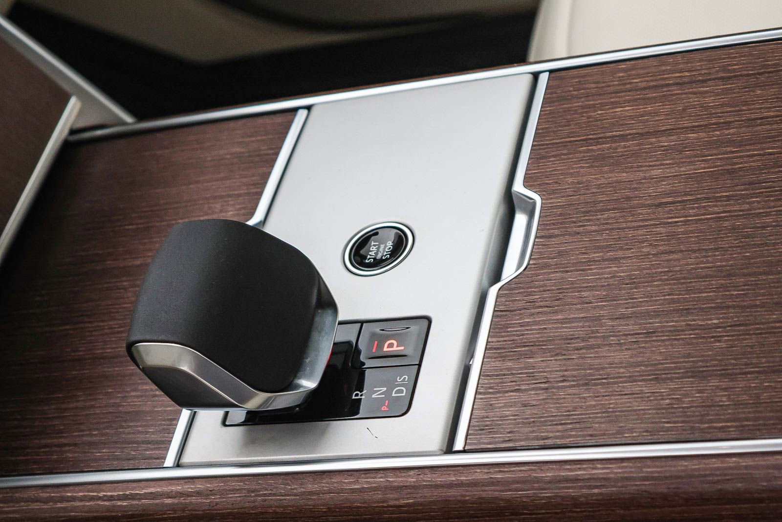 New 2025 Land Rover Range Rover SE image 26