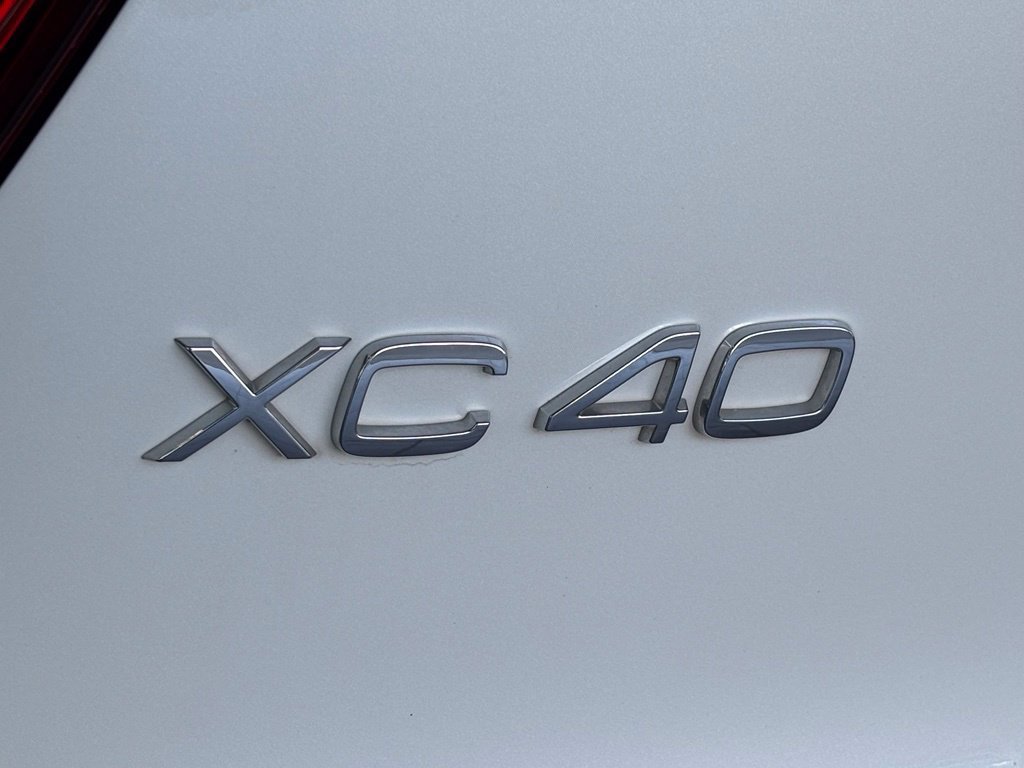 Used 2025 Volvo XC40 B5 Plus AWD/4WD image 10