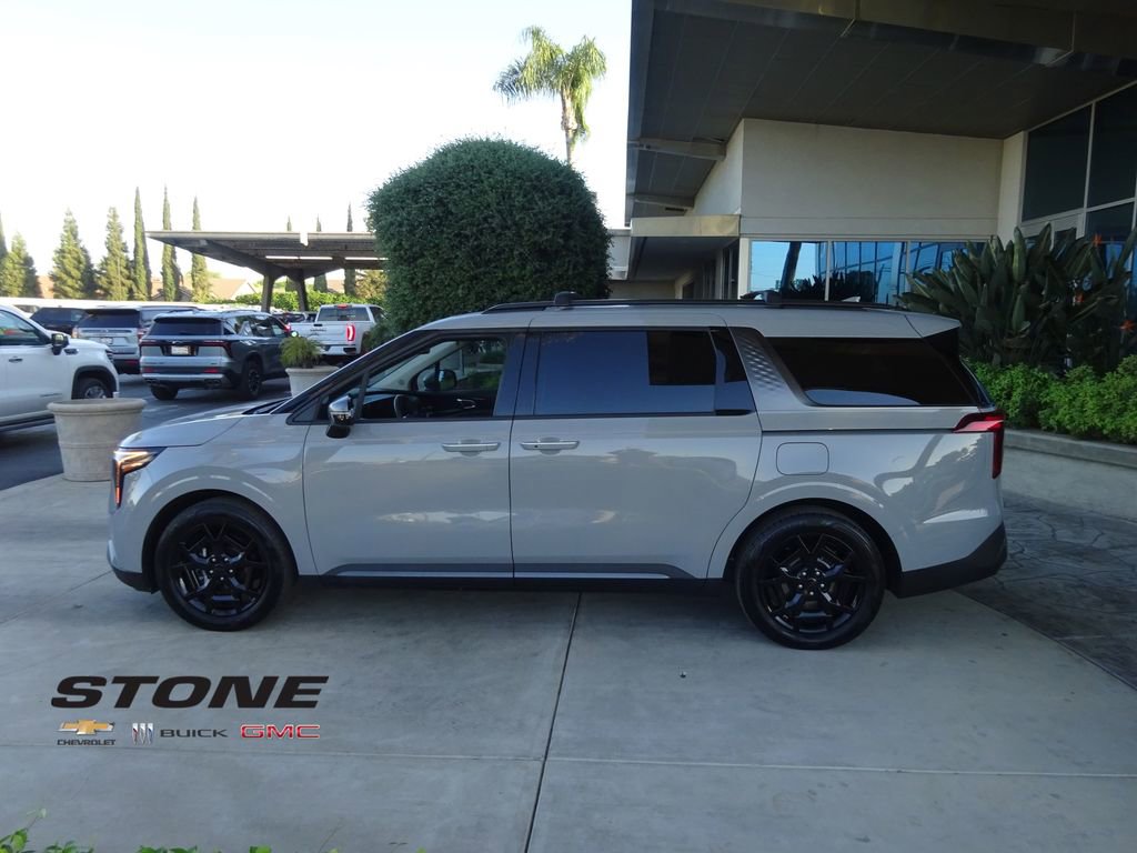 Used 2025 Kia Carnival SX Prestige image 4