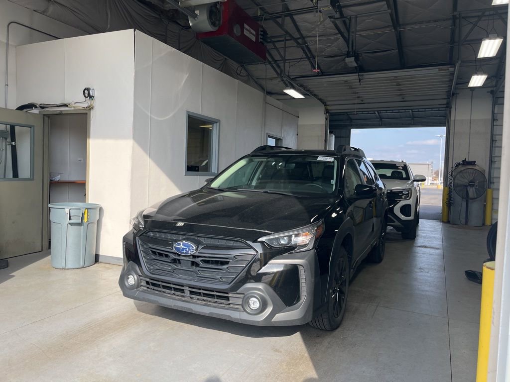 Used 2025 Subaru Outback Onyx Edition image 1