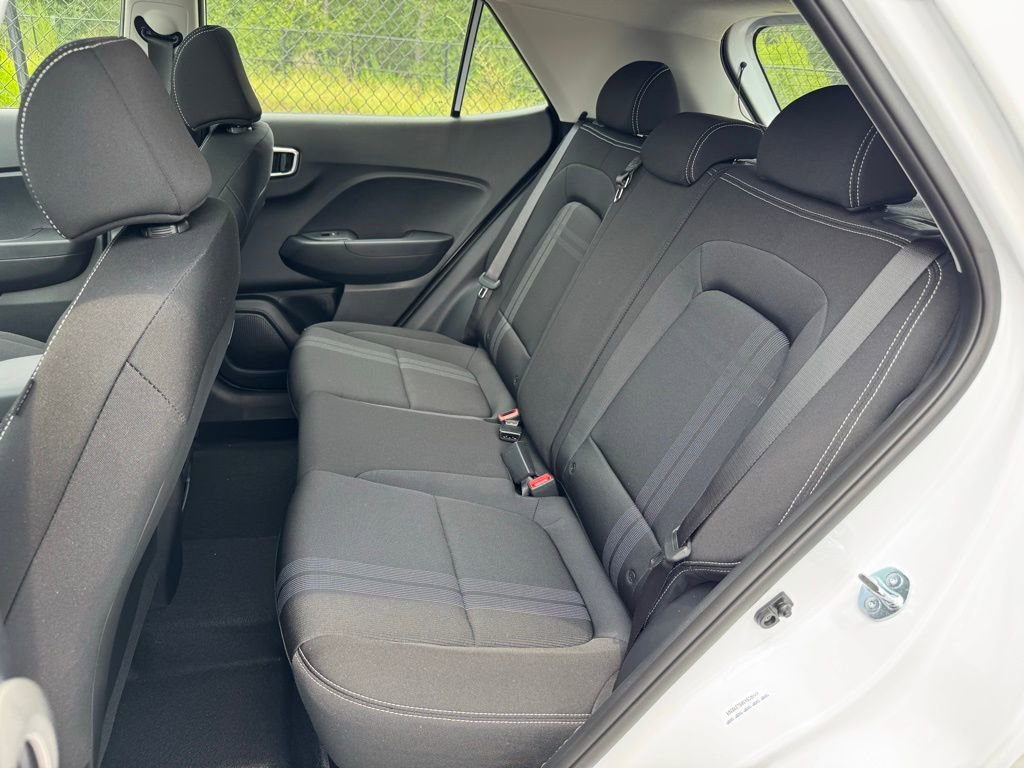 Used 2025 Hyundai Venue SEL image 18