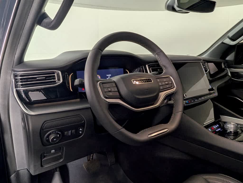 Used 2023 Jeep Wagoneer Series II RWD image 4