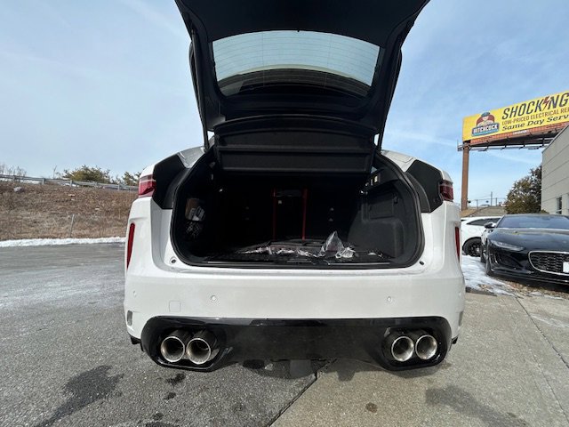 New 2025 Jaguar F-PACE SVR image 19