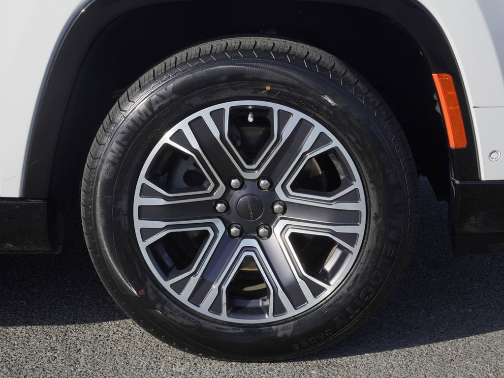 Certified 2024 Jeep Wagoneer L Series II RWD image 10