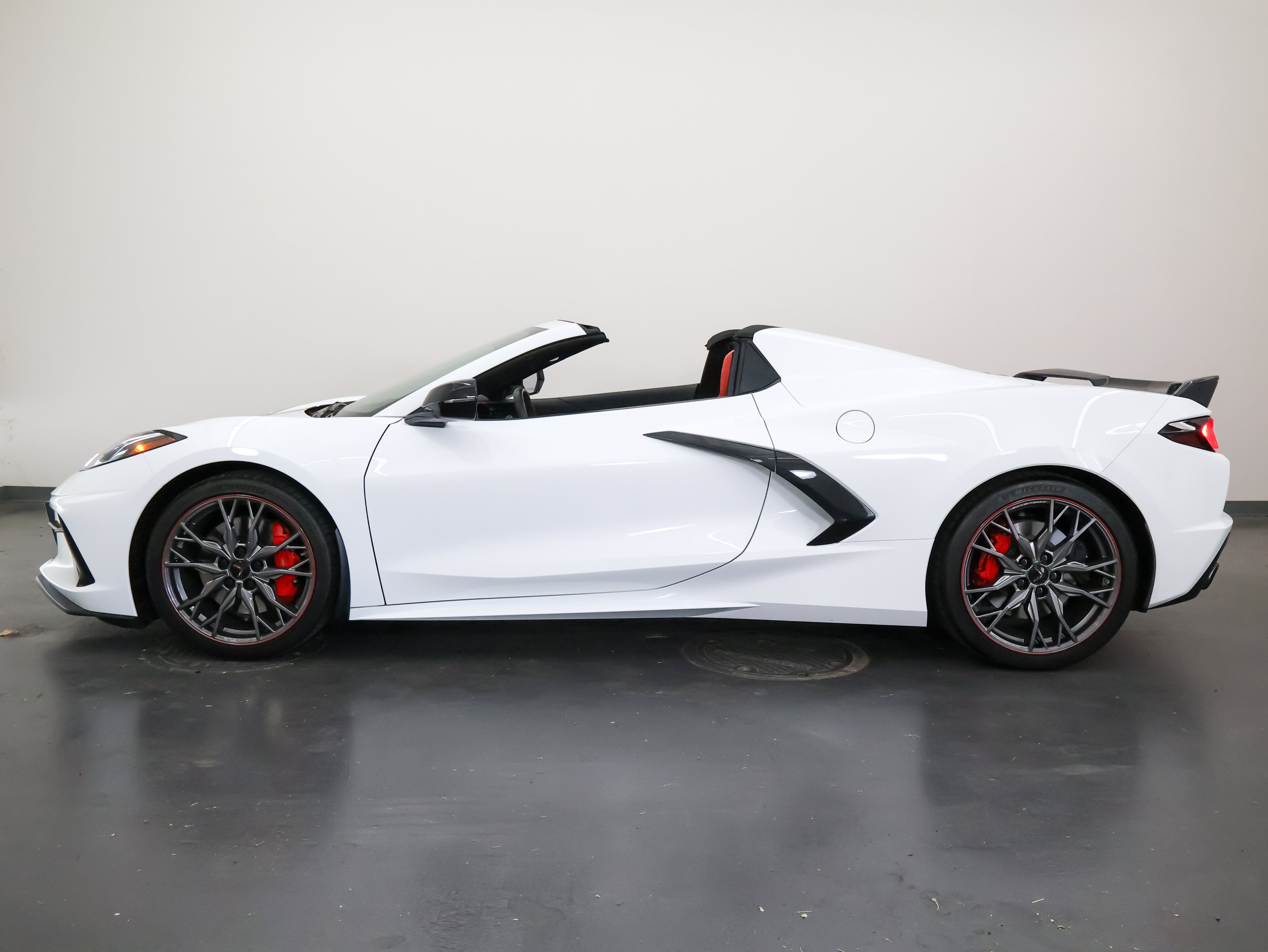 Used 2024 Chevrolet Corvette Stingray Preferred Conv w/ Z51 Performance Package RWD image 7