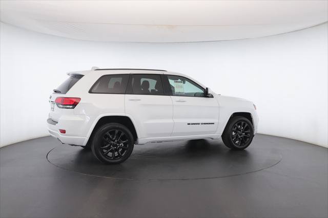 Certified 2022 Jeep Grand Cherokee Laredo X AWD/4WD image 32
