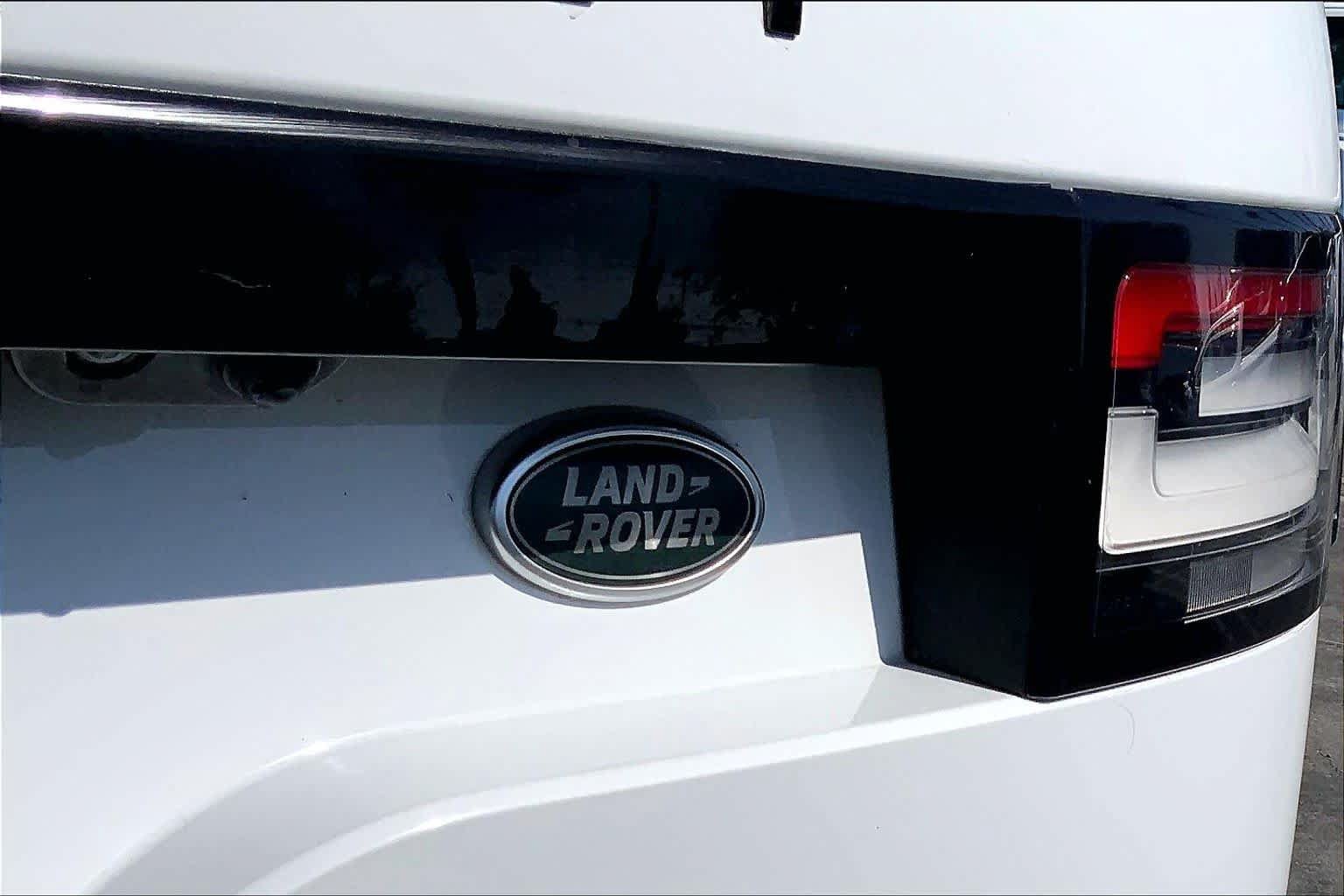 Used 2018 Land Rover Discovery SE AWD/4WD image 9