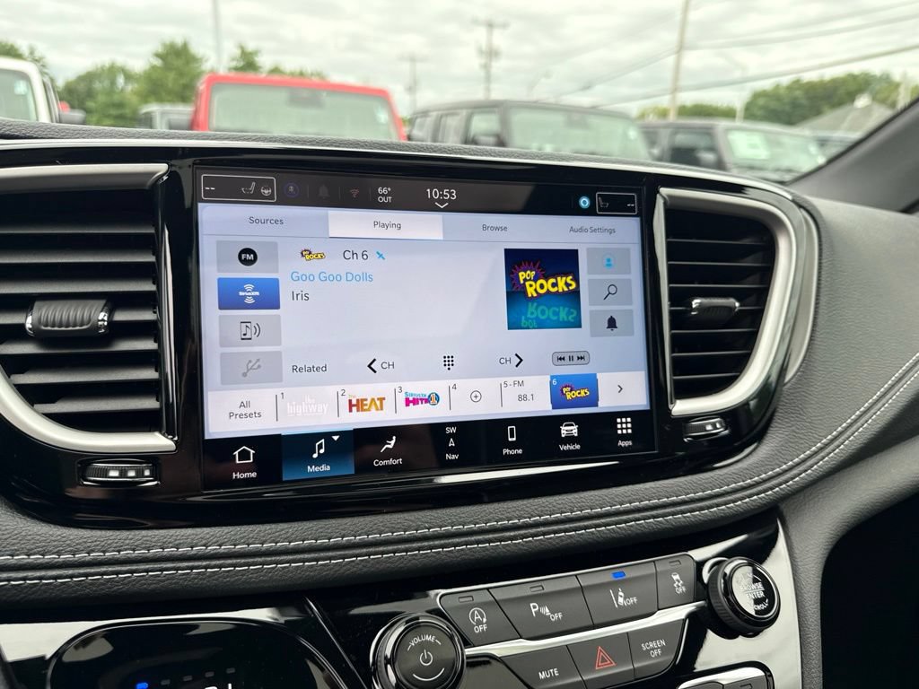 New 2027 Chrysler Pacifica Limited AWD/4WD image 12