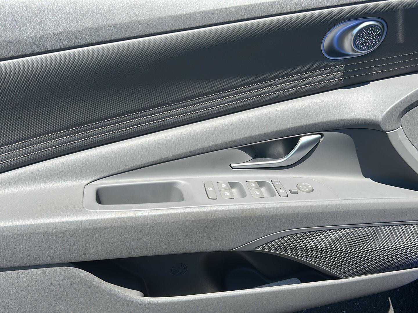 Used 2021 Hyundai Elantra SEL w/ Convenience Package FWD image 9