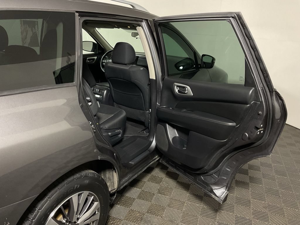 Used 2019 Nissan Pathfinder S AWD/4WD image 32
