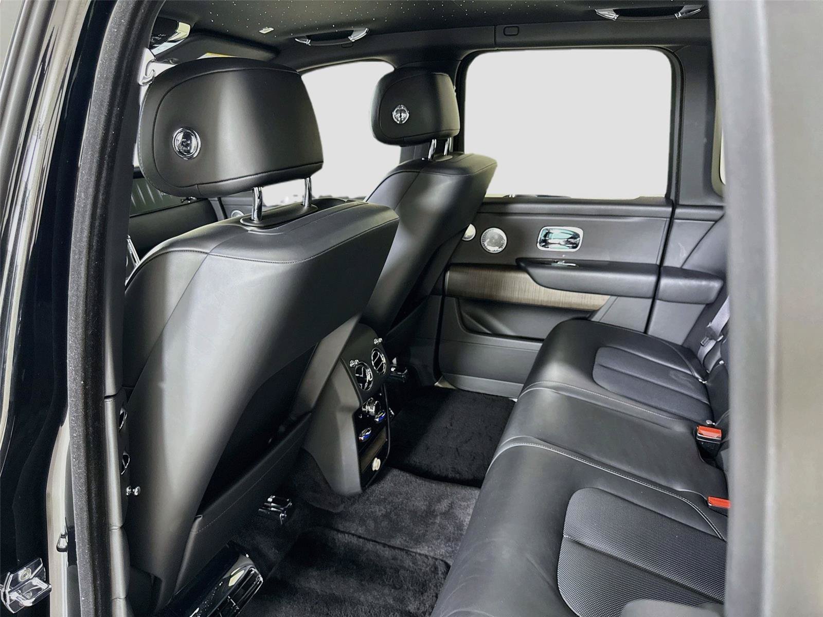 Used 2025 Rolls-Royce Cullinan AWD/4WD image 26