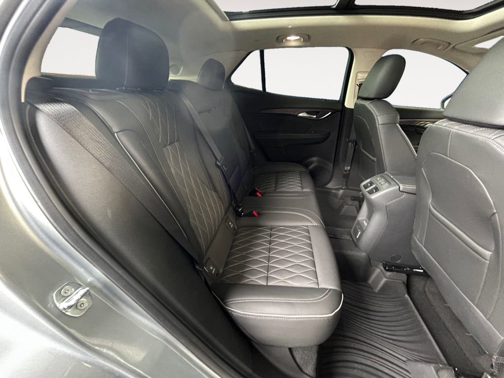 Used 2023 Buick Envision Avenir image 11