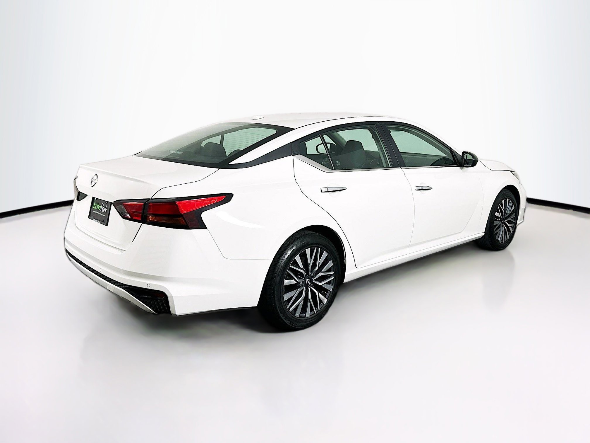 Used 2025 Nissan Altima 2.5 SV image 9