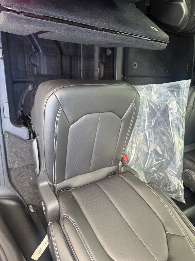 New 2025 Chrysler Pacifica Select FWD image 43