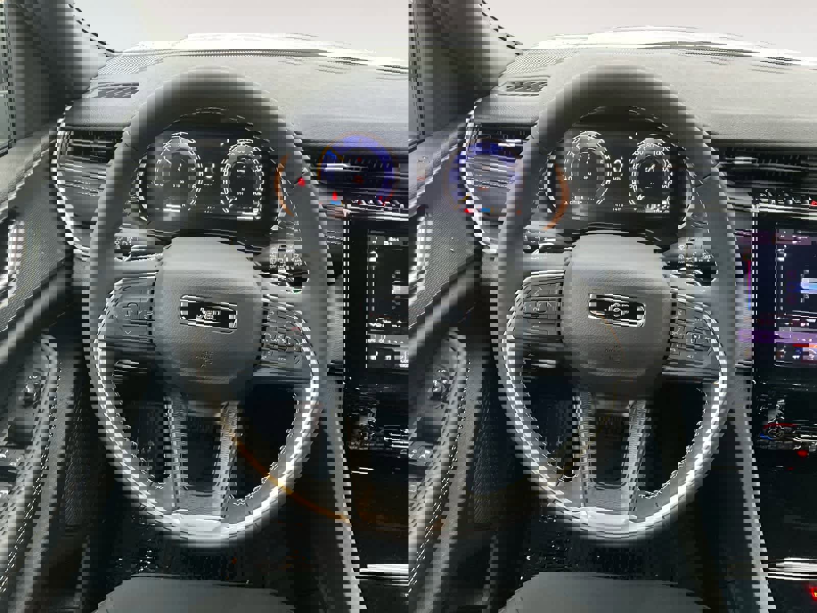 Used 2025 Jeep Grand Cherokee Laredo X image 11