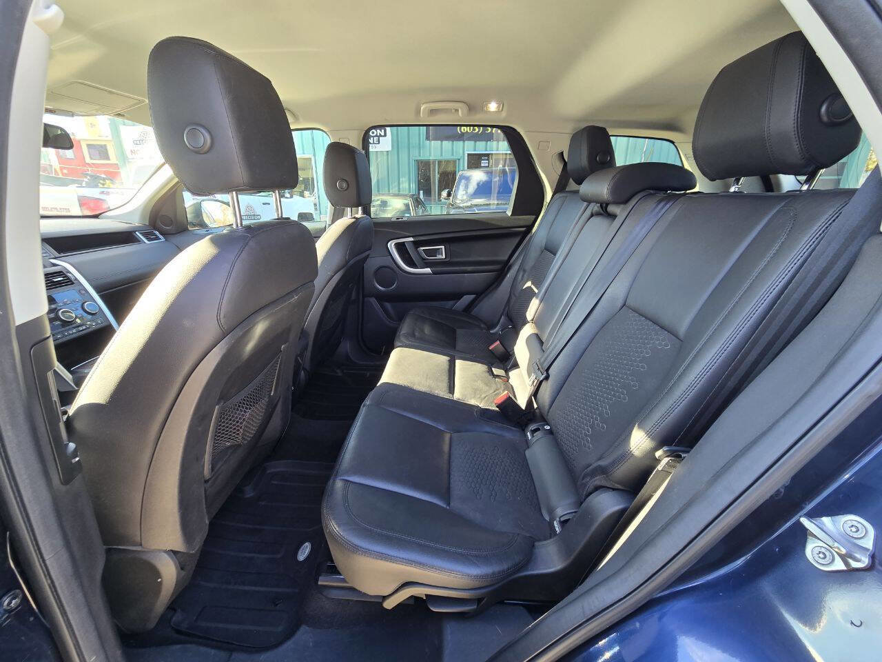 Used 2017 Land Rover Discovery Sport SE image 15