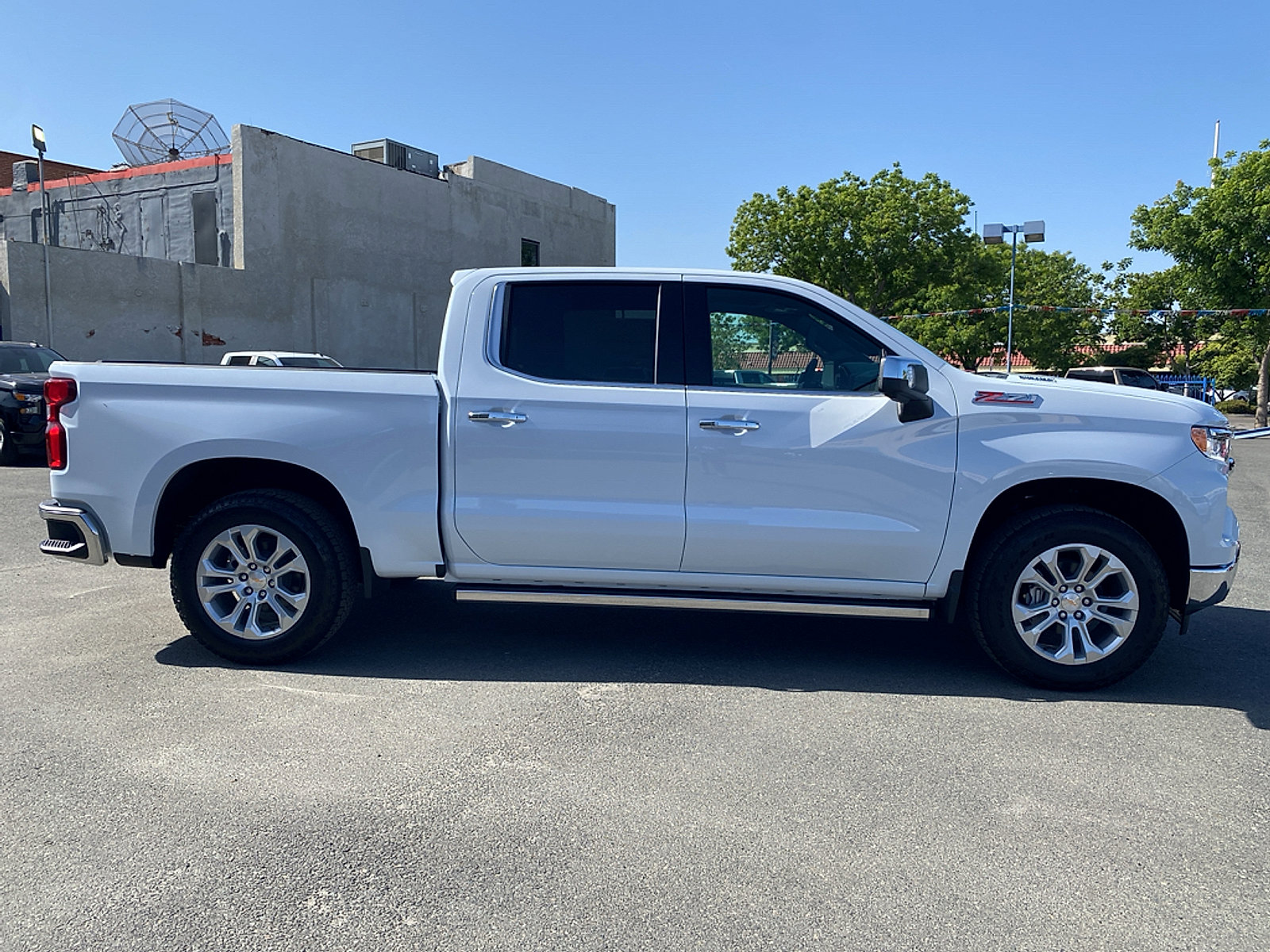 New 2026 Chevrolet Silverado 1500 LTZ w/ LTZ Premium Package AWD/4WD image 5