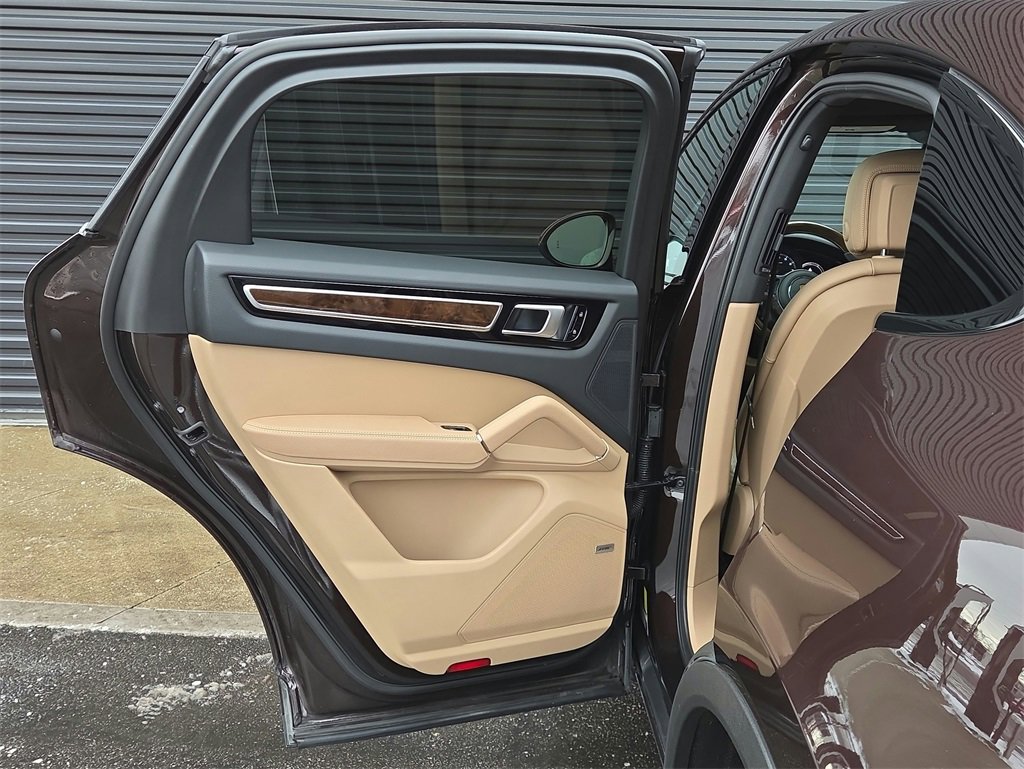 Used 2021 Porsche Cayenne Coupe image 17