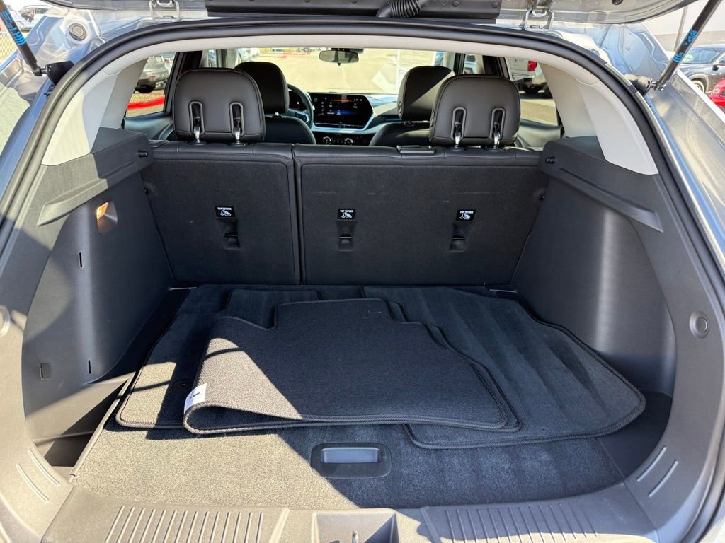 Certified 2025 Chevrolet Trax LT w/ LT Convenience Package image 17