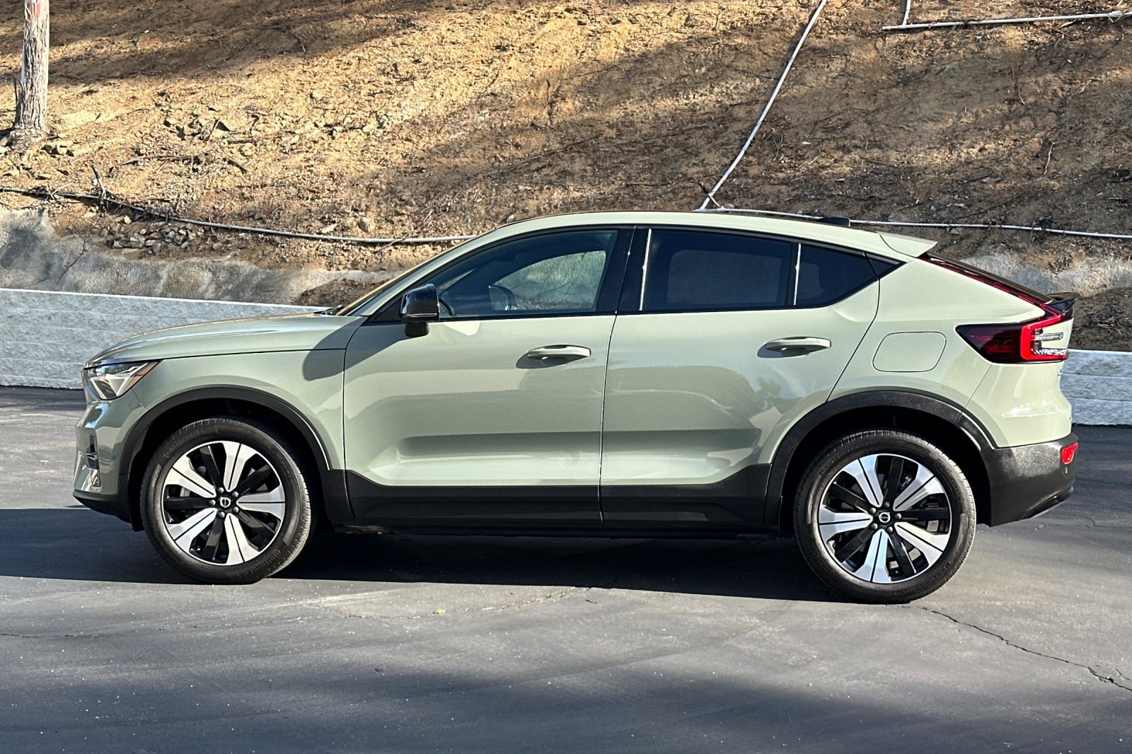 Certified 2023 Volvo C40 P8 Recharge Plus AWD/4WD image 8