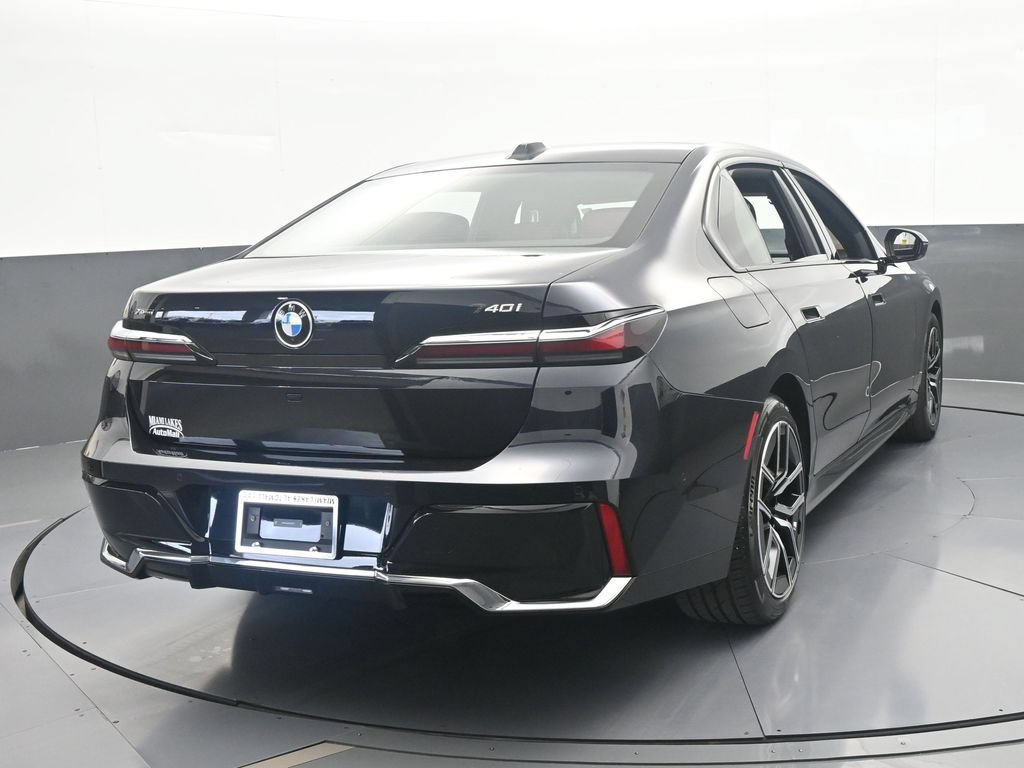 Used 2025 BMW 740i xDrive AWD/4WD image 5
