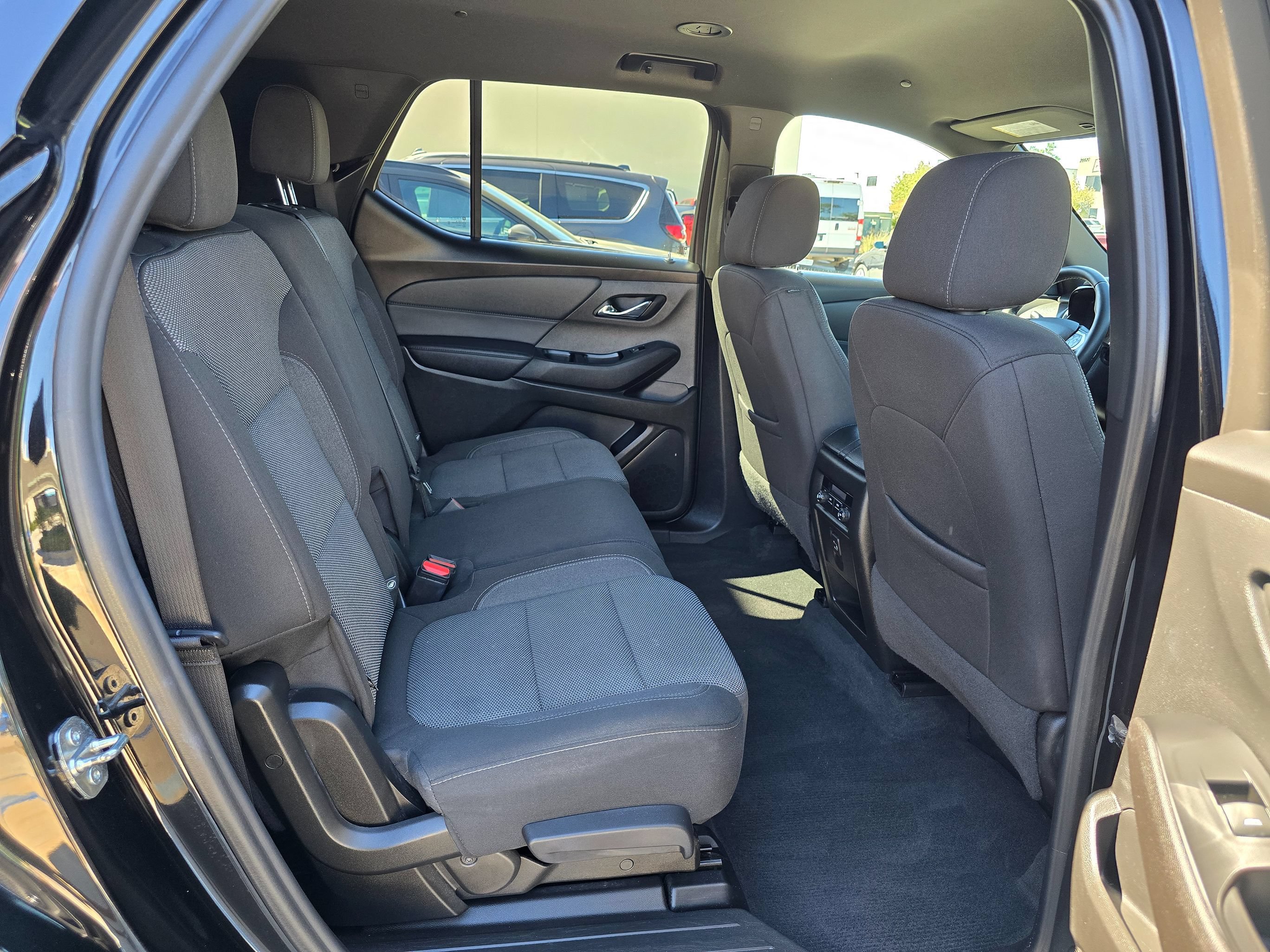Used 2023 Chevrolet Traverse LT FWD image 31