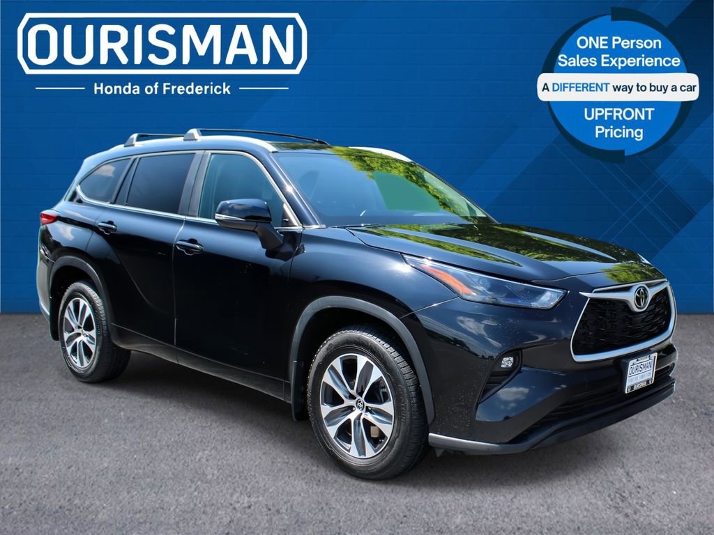 Used 2023 Toyota Highlander XLE AWD/4WD image 1