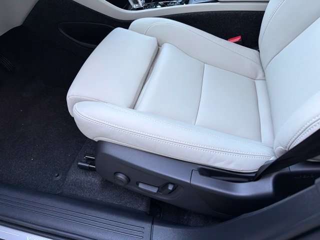 New 2026 Volvo XC40 B5 Ultra w/ Protection Package Premier AWD/4WD image 13