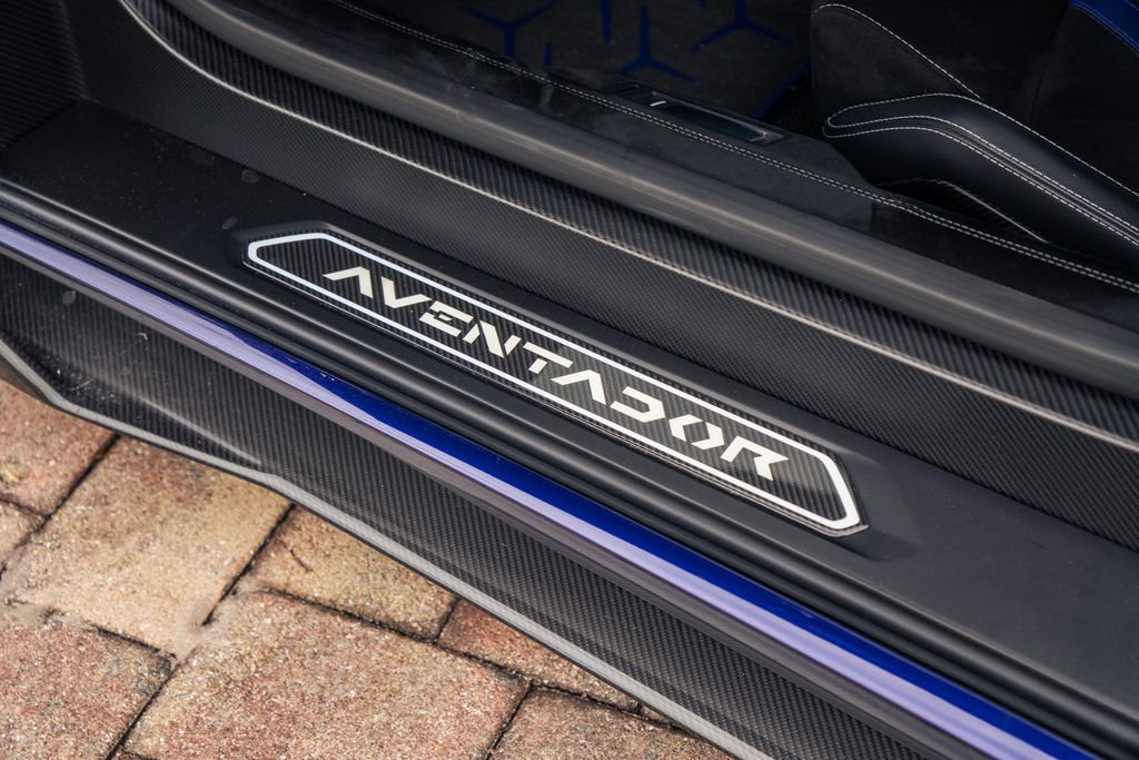 Used 2019 Lamborghini Aventador SVJ AWD/4WD image 22